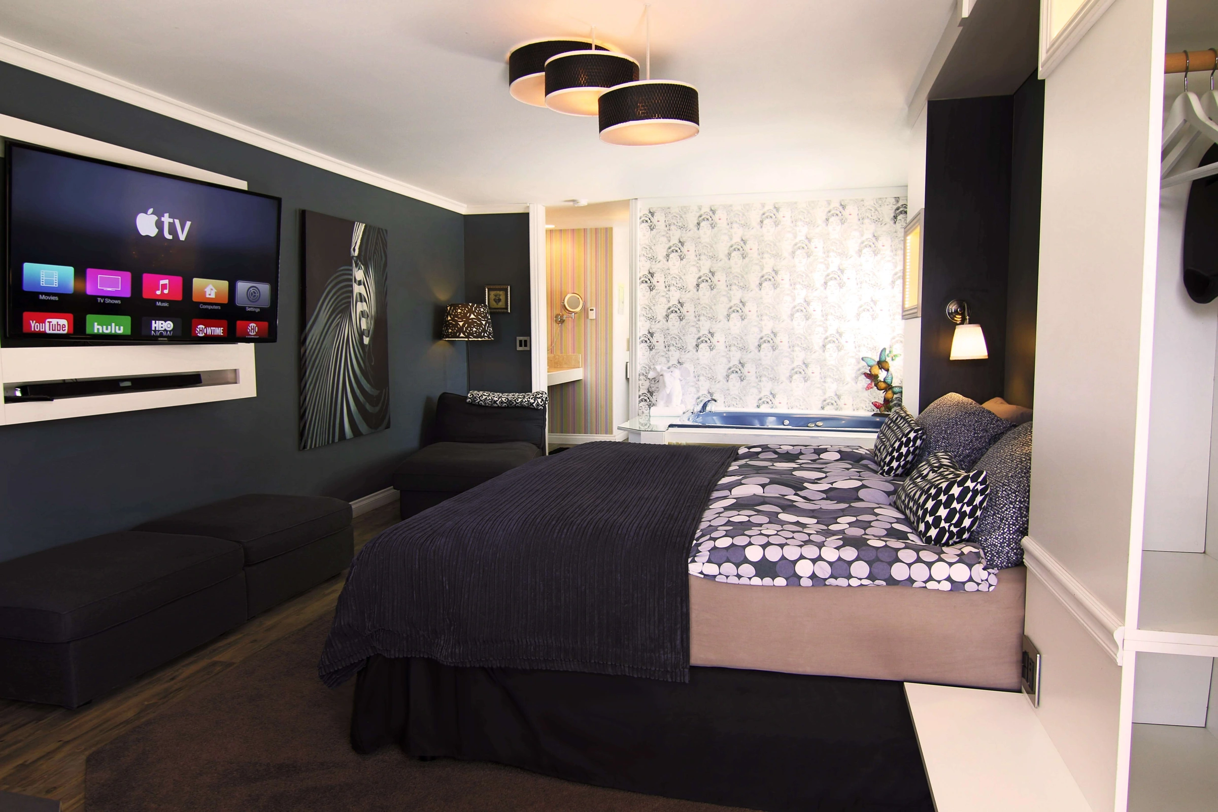 Big Bear Lake boutique hotel suite — original prior-listing photograph